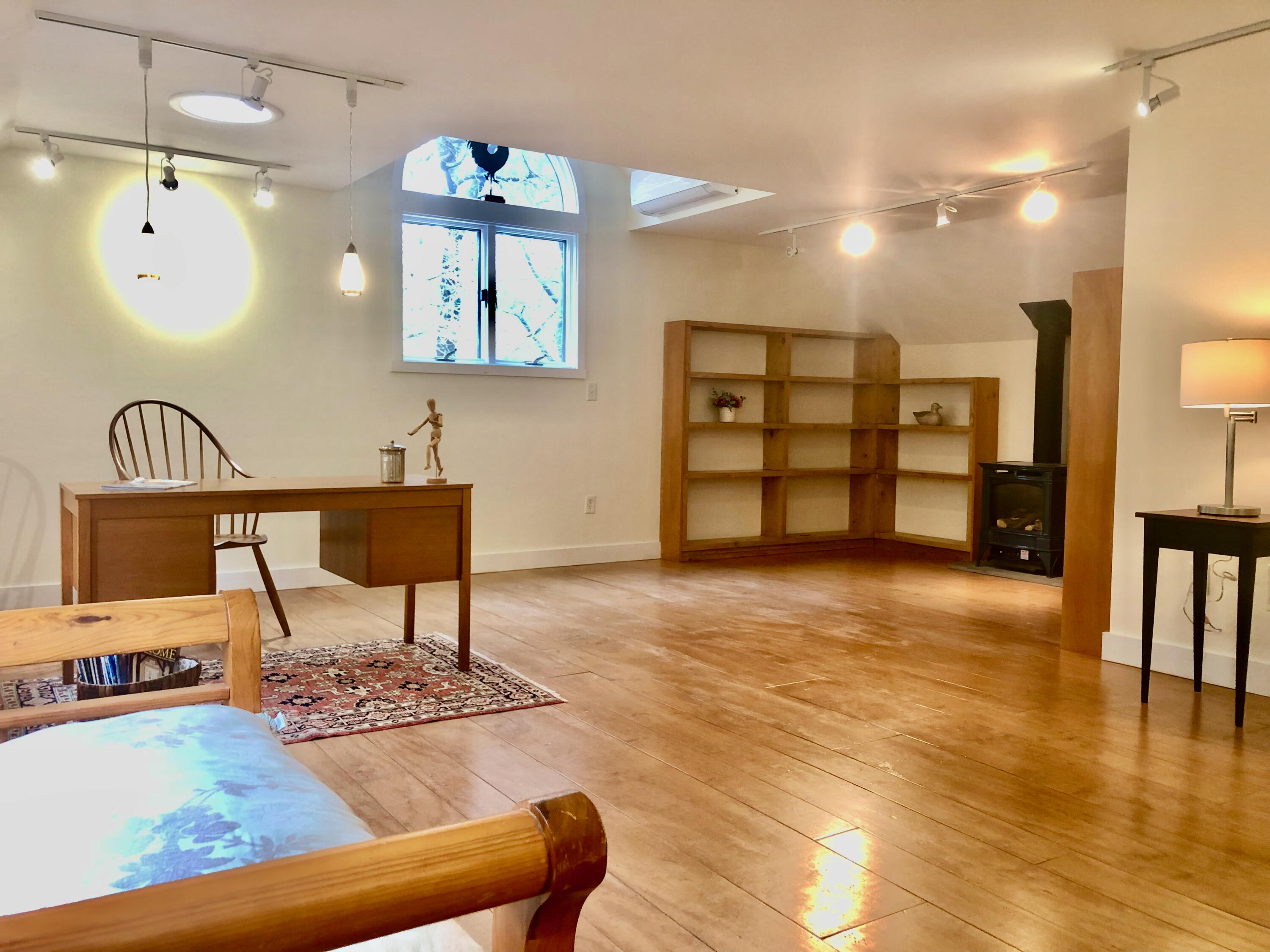 171 Monument Road Orleans, MA 02653 - Photo 24 of 47 a living room with furniture