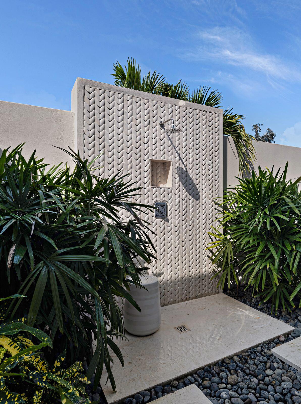 2913 Bluewater Cove Gulf Stream, FL 33483 - Photo 23 of 43 a view of outdoor space and garden