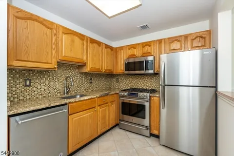 $479,000 | 200 Cambridge Court, Unit 200, Clifton, NJ 07014