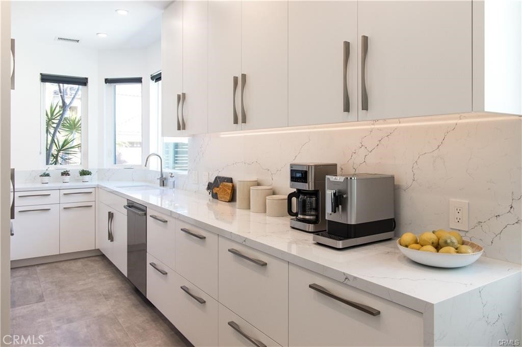 18 Reina Dana Point, CA 92629 - Photo 3 of 40