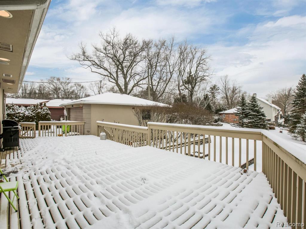 2541 Middlebelt Road West Bloomfield, MI 48324 - Photo 23 of 35