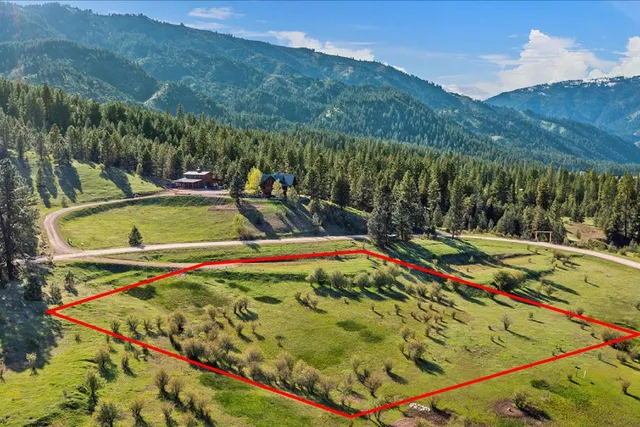$199,900 | 48 Crosstimber Loop, Unit 17, Garden Valley, ID 83622
