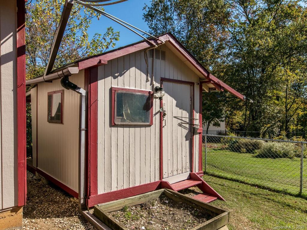 53 Edgewood Road Candler, NC 28715 - Photo 35 of 36 Gallery Image 35