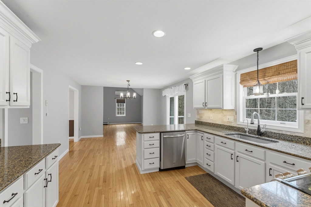 25 Stanphyl Road Uxbridge, MA 01569 - Photo 12 of 41