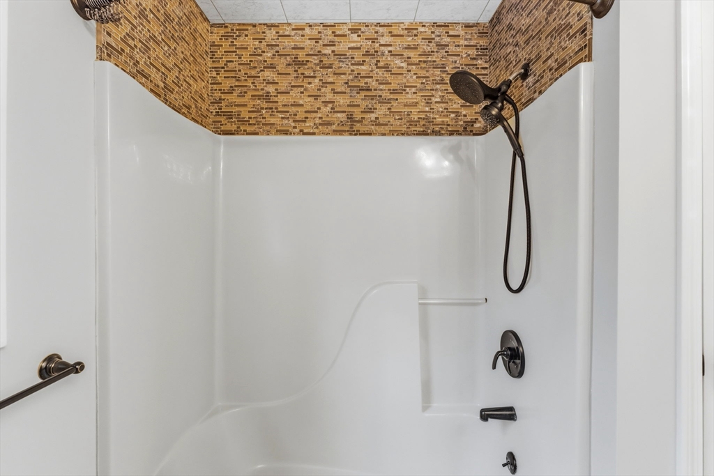 25 Stanphyl Road Uxbridge, MA 01569 - Photo 23 of 41