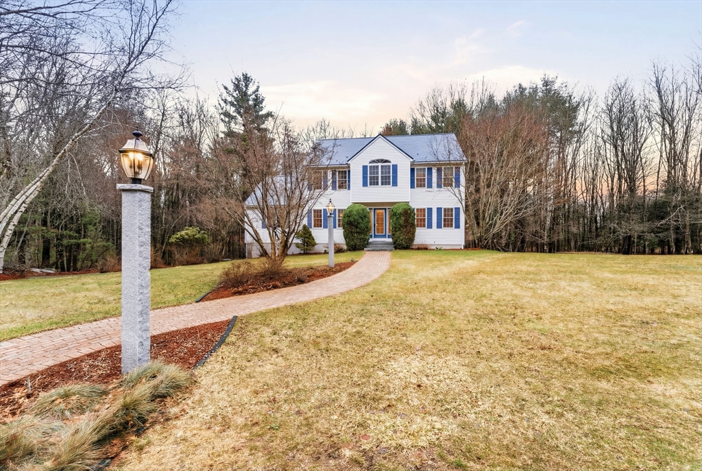 25 Stanphyl Road Uxbridge, MA 01569 - Photo 3 of 41