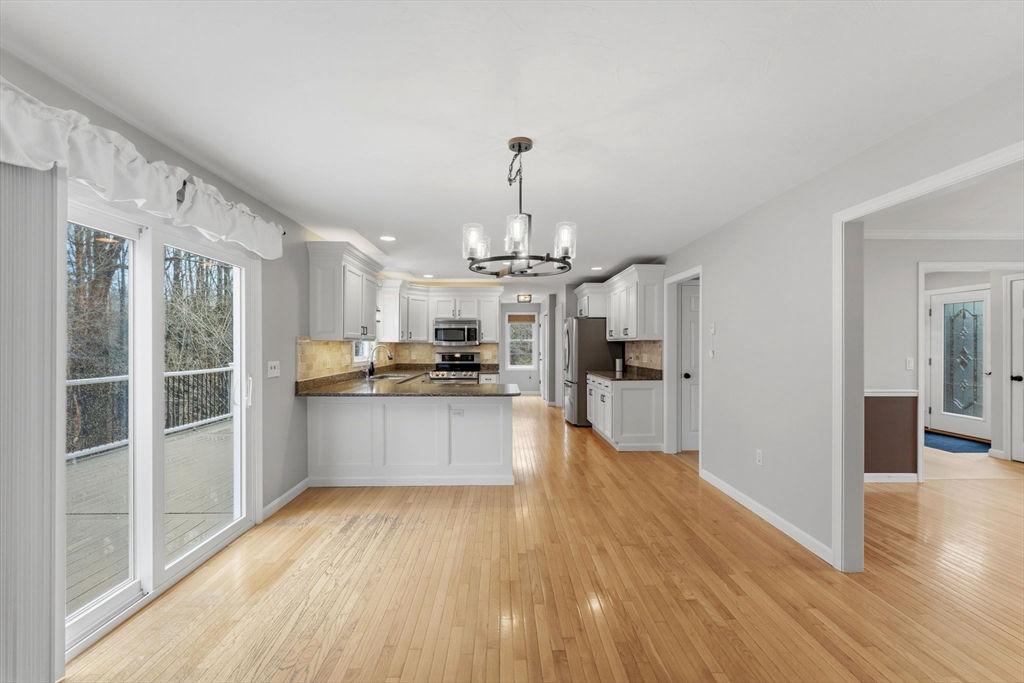 25 Stanphyl Road Uxbridge, MA 01569 - Photo 8 of 41