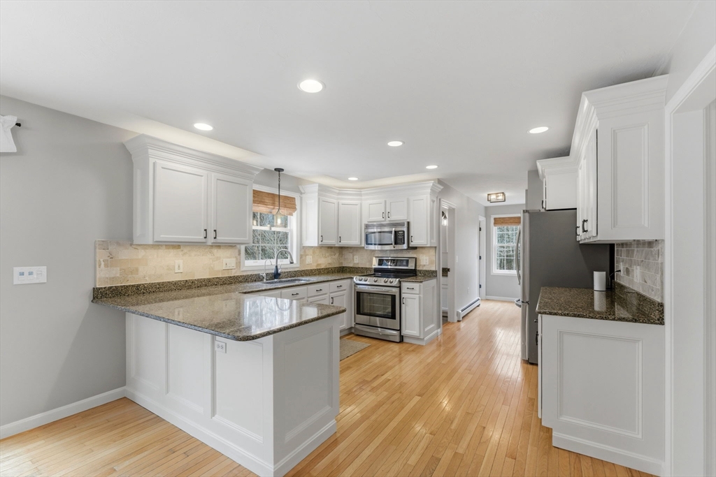 25 Stanphyl Road Uxbridge, MA 01569 - Photo 9 of 41