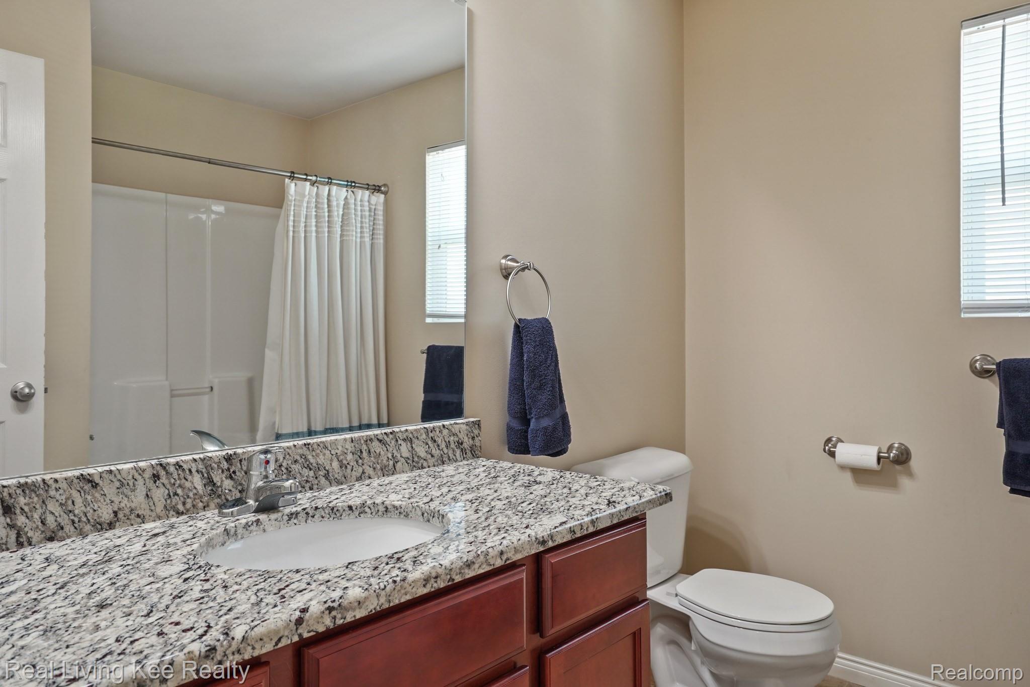 3175 Wren Lane Rochester, MI 48309 - Photo 32 of 46 3175-Wren-Ln-31.jpg