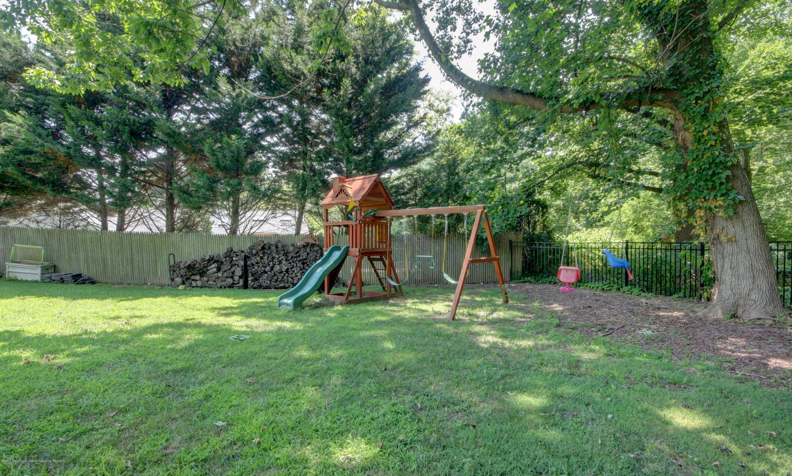 281 Pelican Road Middletown, NJ 07748 - Photo 4 of 22 022_Back yard