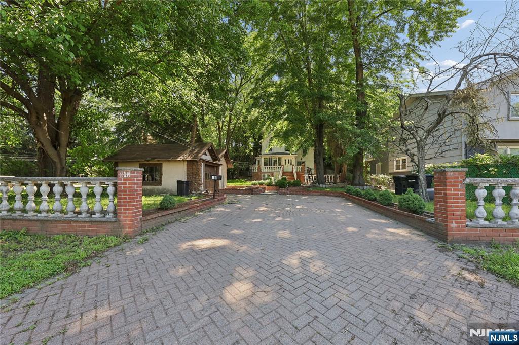 796 Old New Bridge Road Teaneck, NJ 07666 - Photo 3 of 38