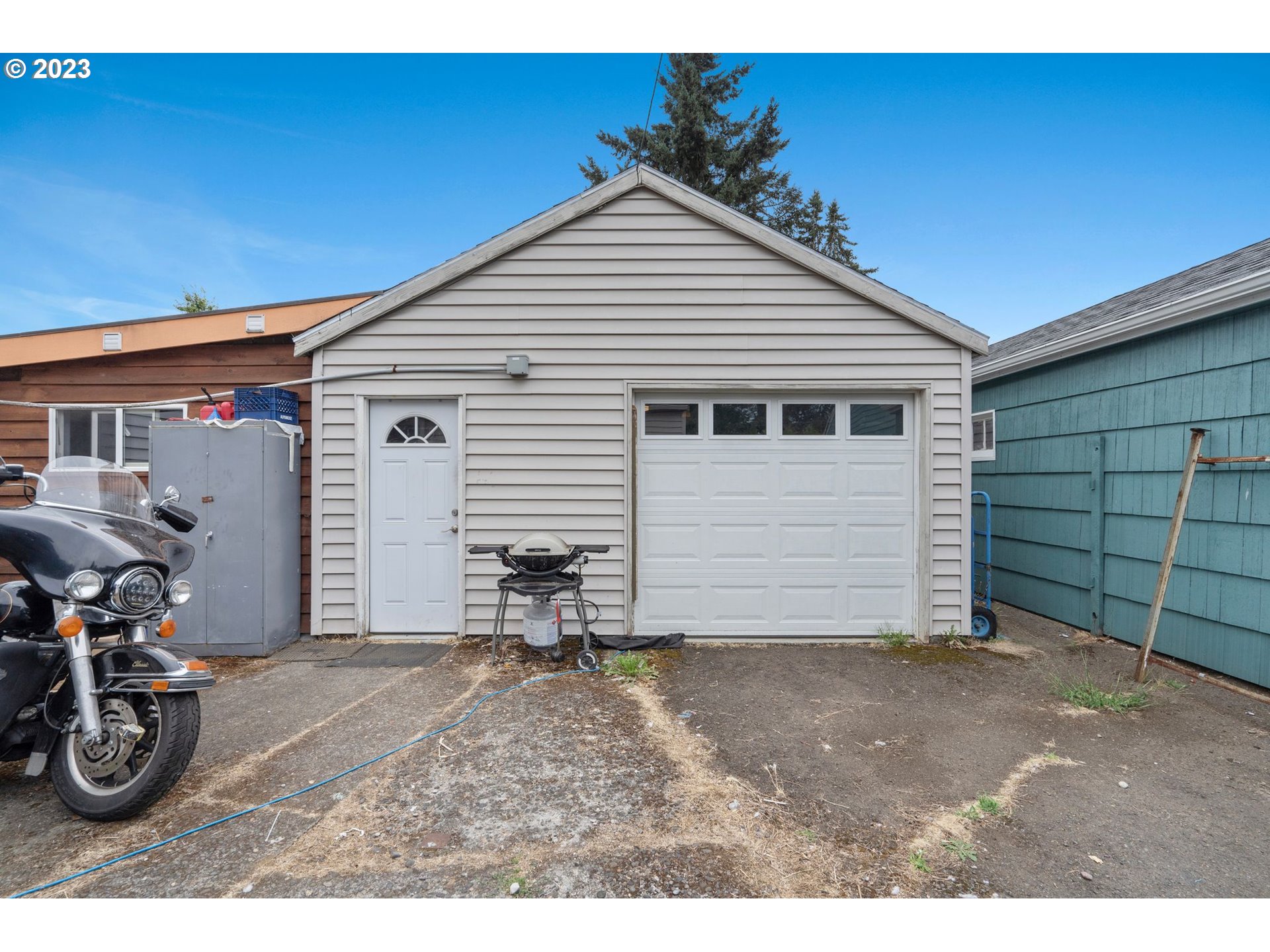 5119 Southeast 68th Avenue Portland, OR 97206 - Photo 19 of 43 a view of a garage