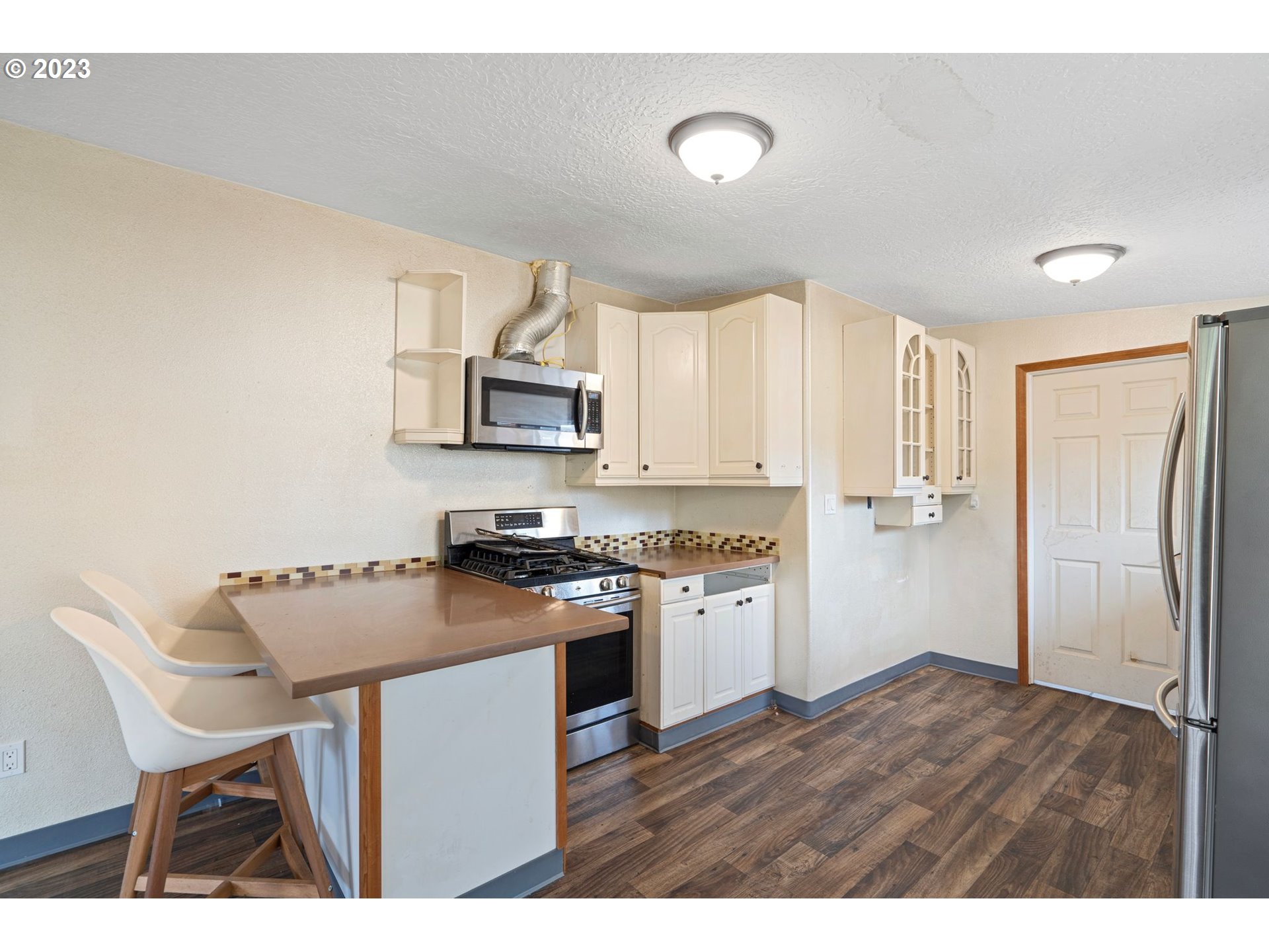 5119 Southeast 68th Avenue Portland, OR 97206 - Photo 34 of 43 a kitchen with a stove a refrigerator and a sink