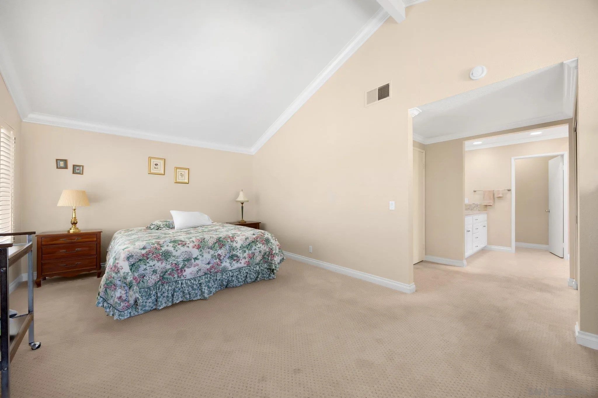 40 Brena Irvine, CA 92620 - Photo 29 of 39 a bedroom with a bed and a couch