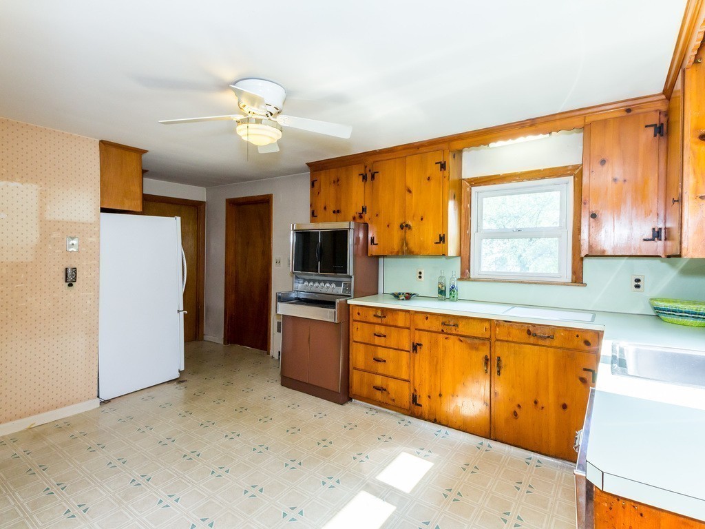 13 Buena Vista Road Marblehead, MA 01945 - Photo 8 of 27
