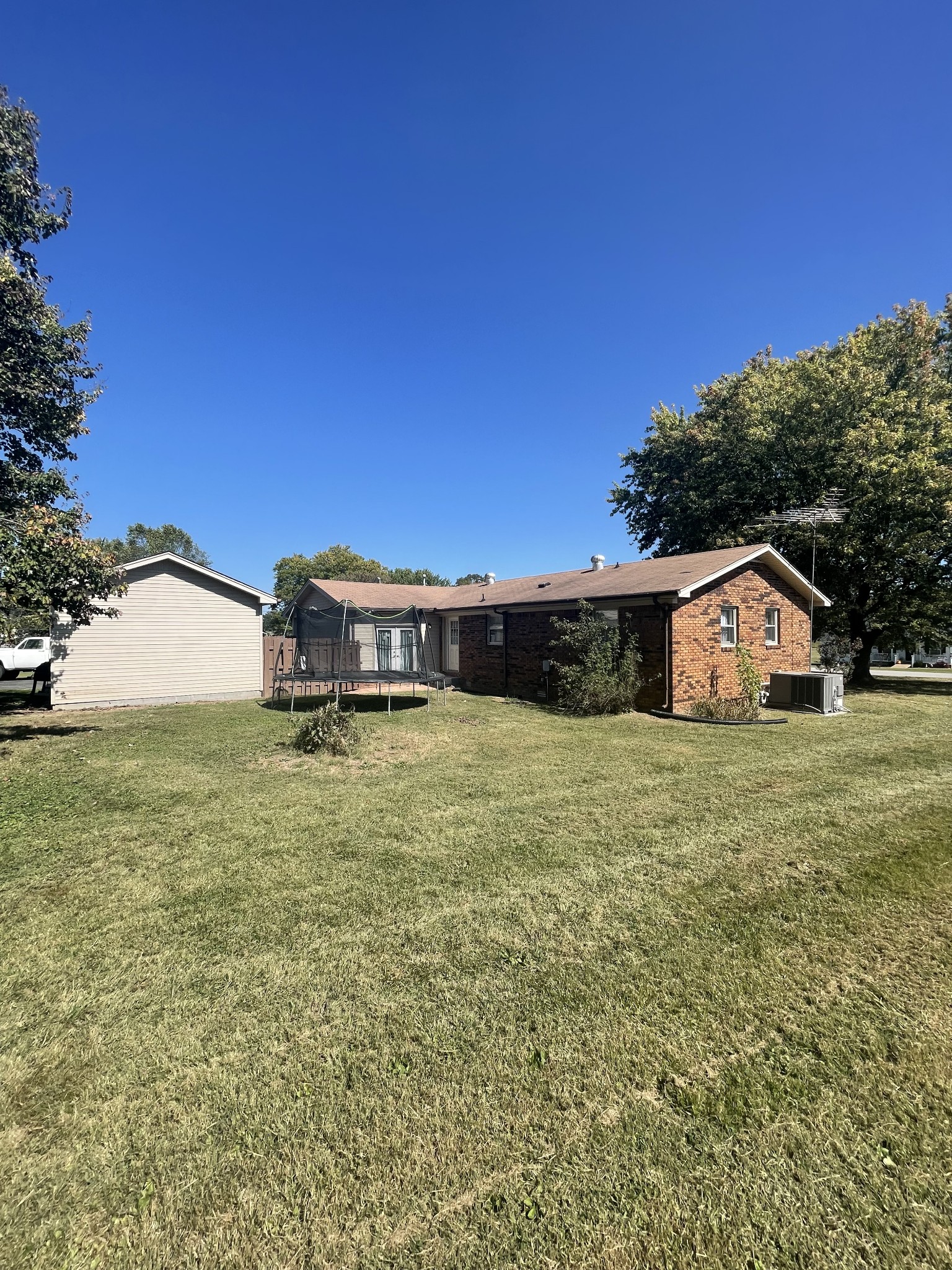 851 Akersville Road Lafayette, TN 37083 - Photo 4 of 29 a front view of a house with a yard