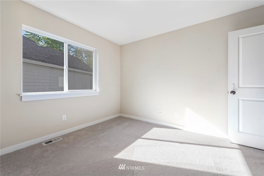 3915 167th Street Southeast Bothell, WA 98012 - Photo 20 of 28 an empty room with a window