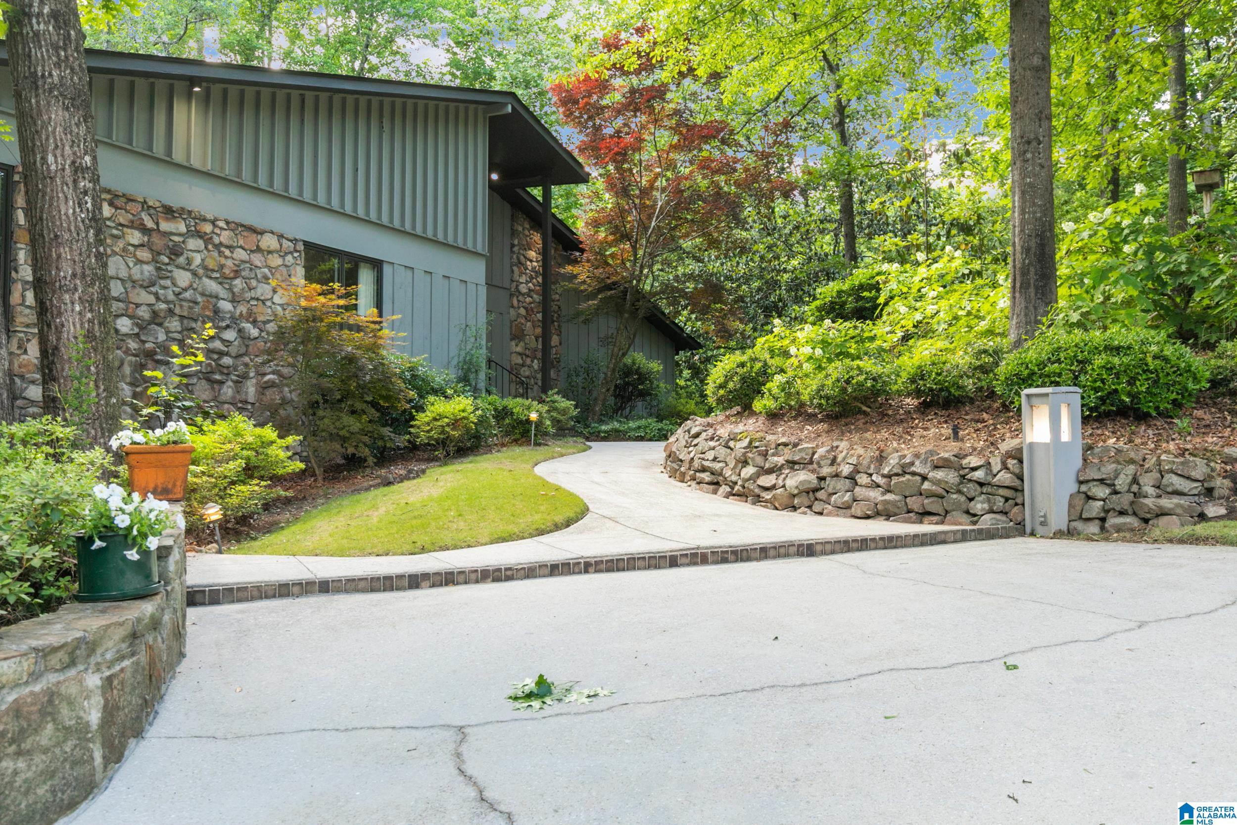 3982 Spring Valley Road Birmingham, AL 35223 - Photo 4 of 89 Gallery Image 4