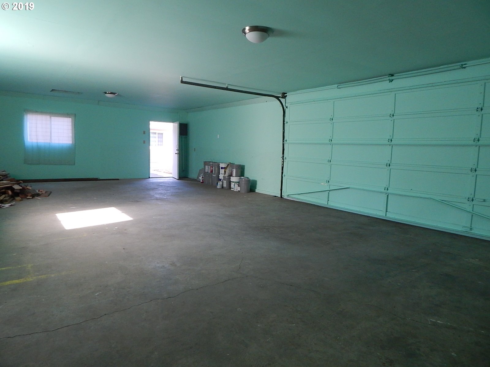 63512 South Jade Road Coos Bay, OR 97420 - Photo 3 of 26 Garage