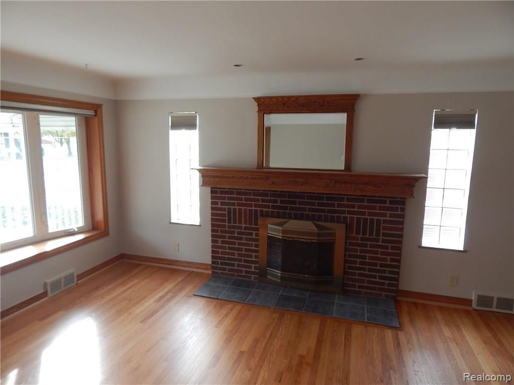 8327 Bernice Street Center Line, MI 48015 - Photo 2 of 59 DSCN4243.JPG