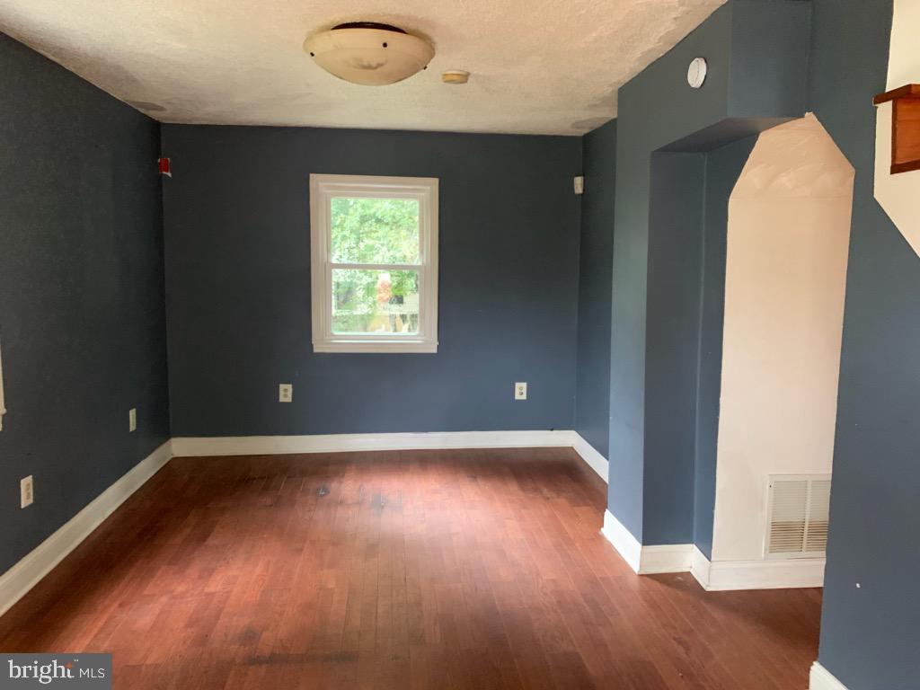 7010 Greeley Road Landover, MD 20785 - Photo 15 of 16 LIVING ROOM
