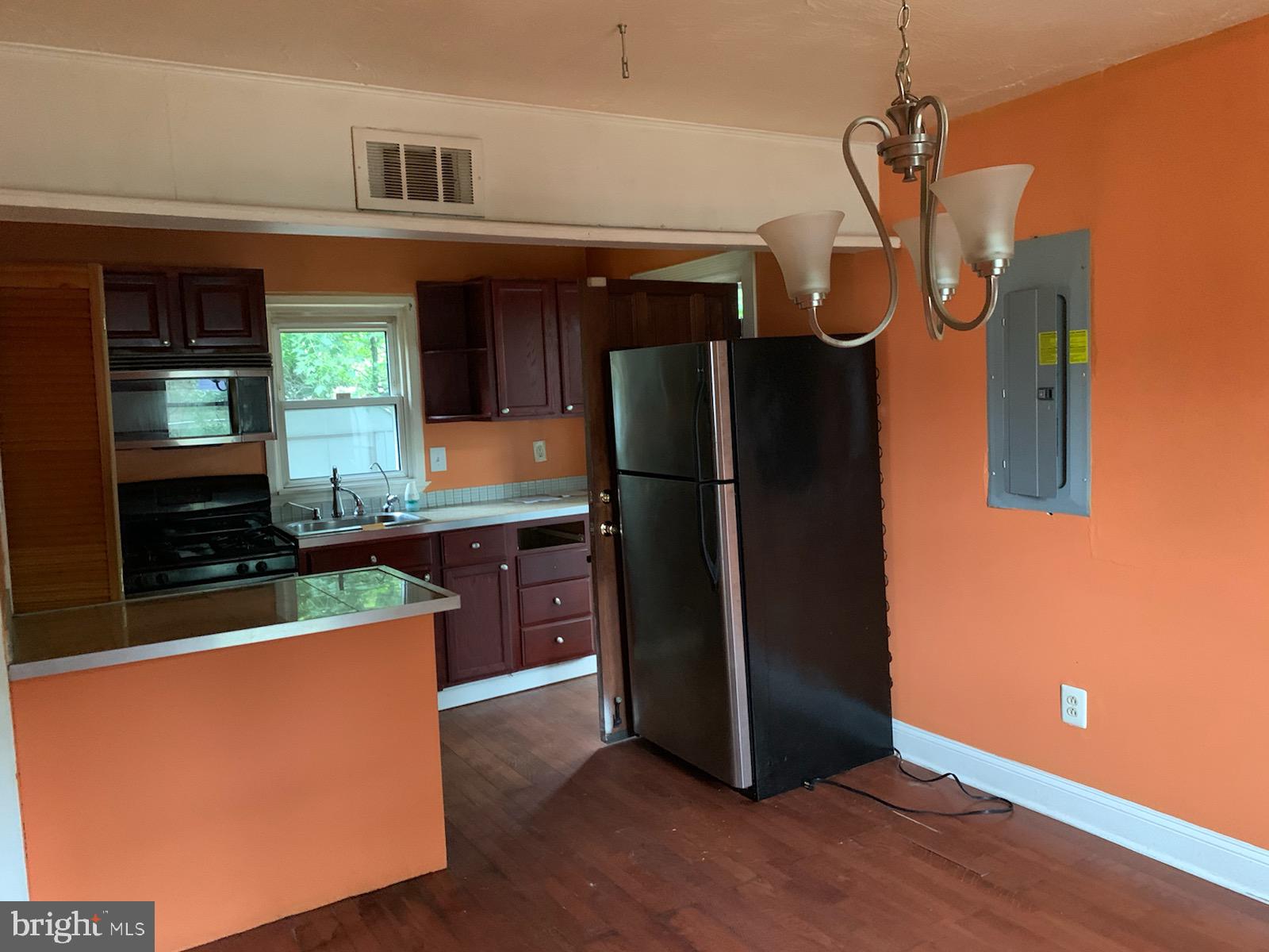 7010 Greeley Road Landover, MD 20785 - Photo 7 of 16 INTERIOR