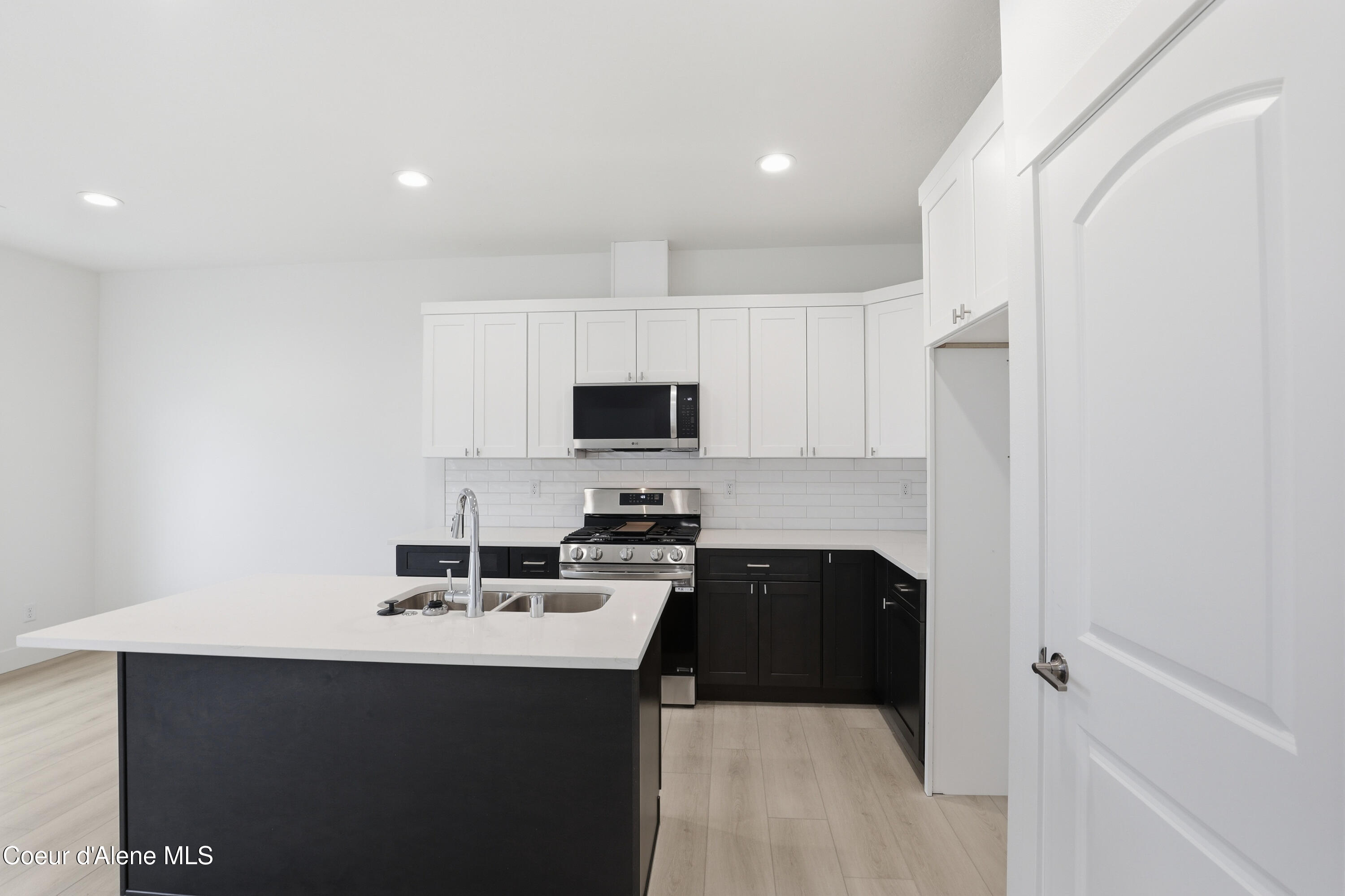 639 North Creative Way Post Falls, ID 83854 - Photo 1 of 20 Kitchen