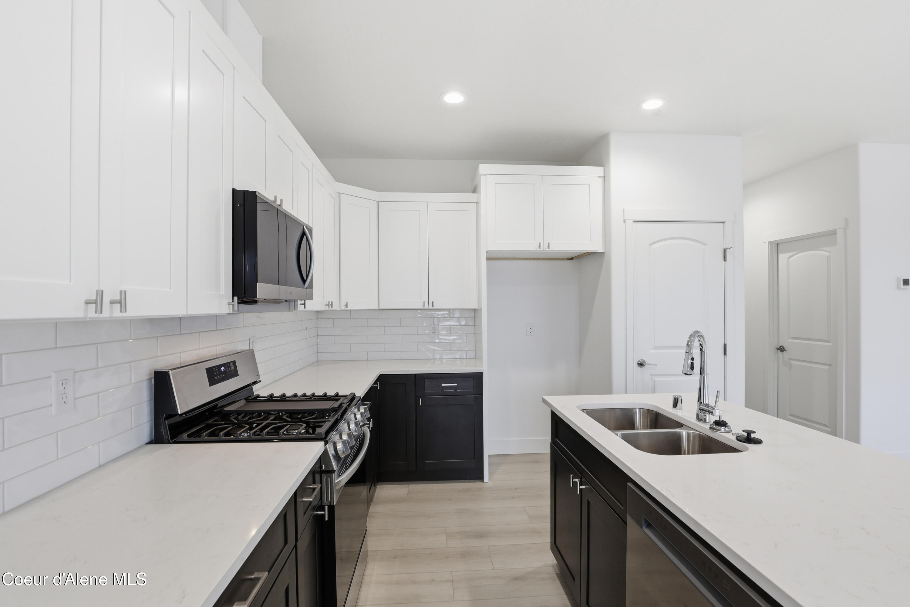 639 North Creative Way Post Falls, ID 83854 - Photo 8 of 20 Kitchen