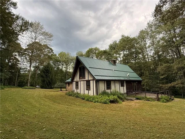 $425,000 | 698 Austin Boulevard, Acme, PA 15610