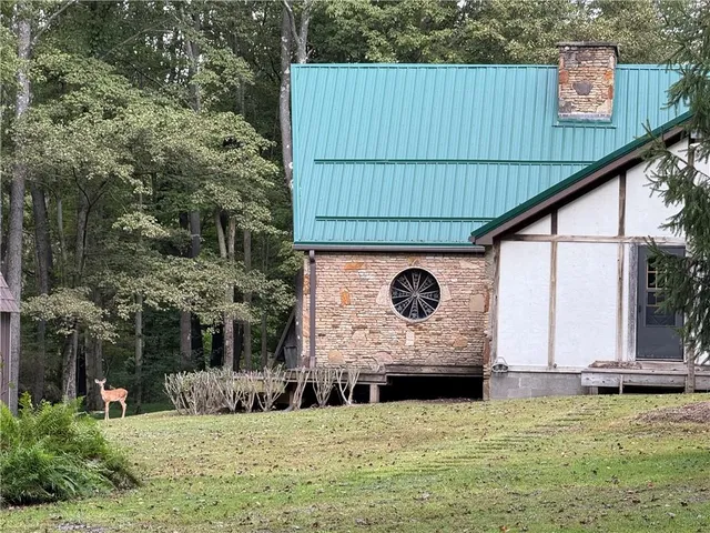 $425,000 | 698 Austin Boulevard, Acme, PA 15610