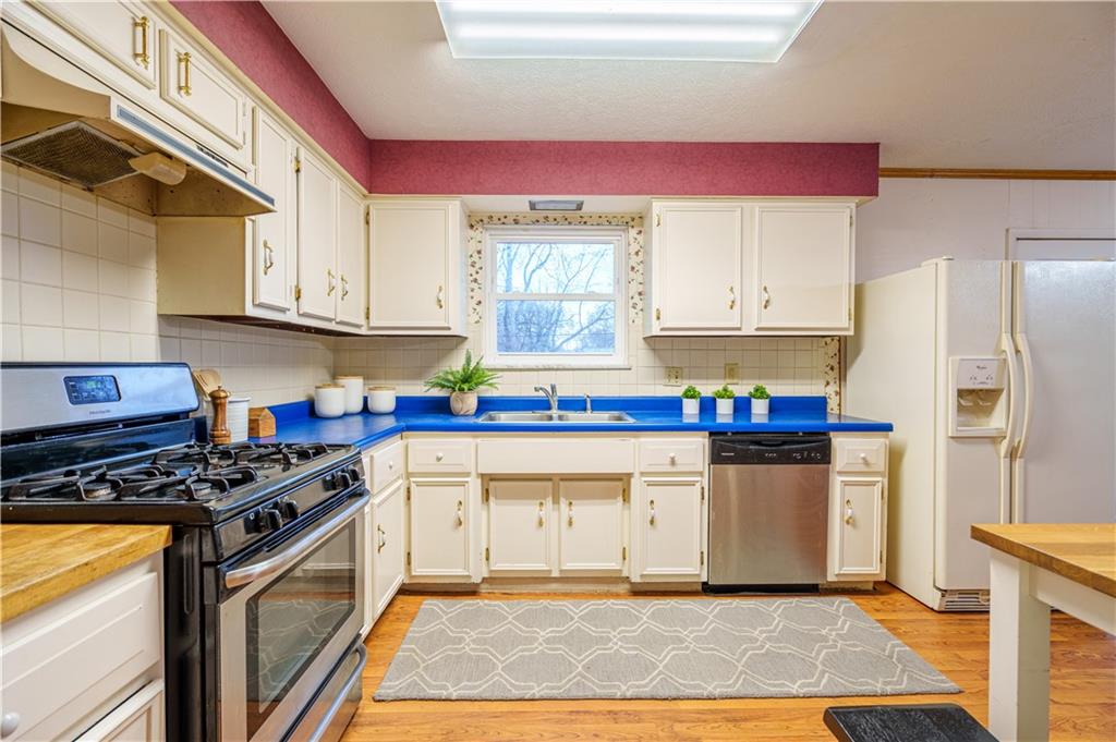 8054 Lieber Road Indianapolis, IN 46260 - Photo 12 of 42 Gallery Image 12