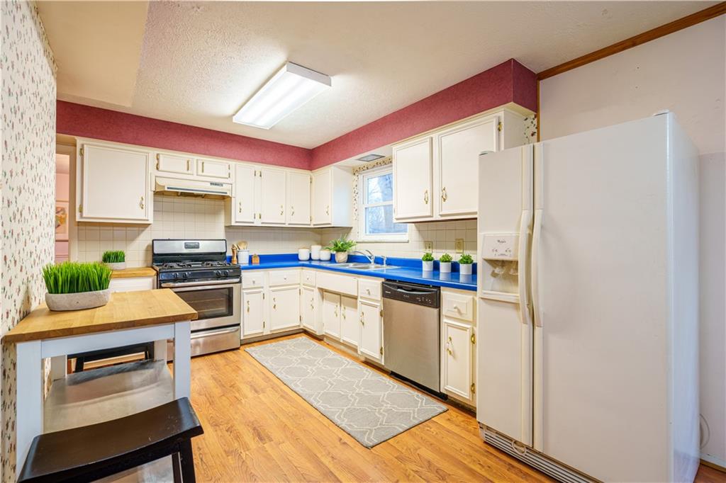 8054 Lieber Road Indianapolis, IN 46260 - Photo 10 of 42 Gallery Image 10