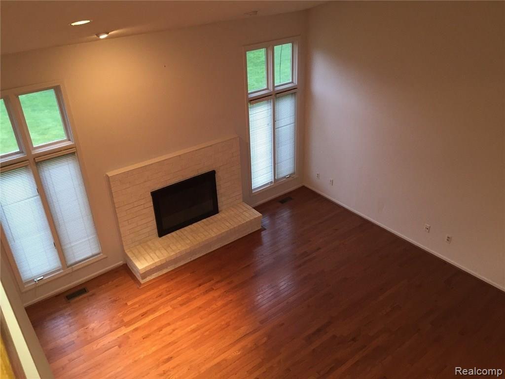 2108 Kennedy Drive Rochester, MI 48309 - Photo 6 of 13 IMG_3077.JPG