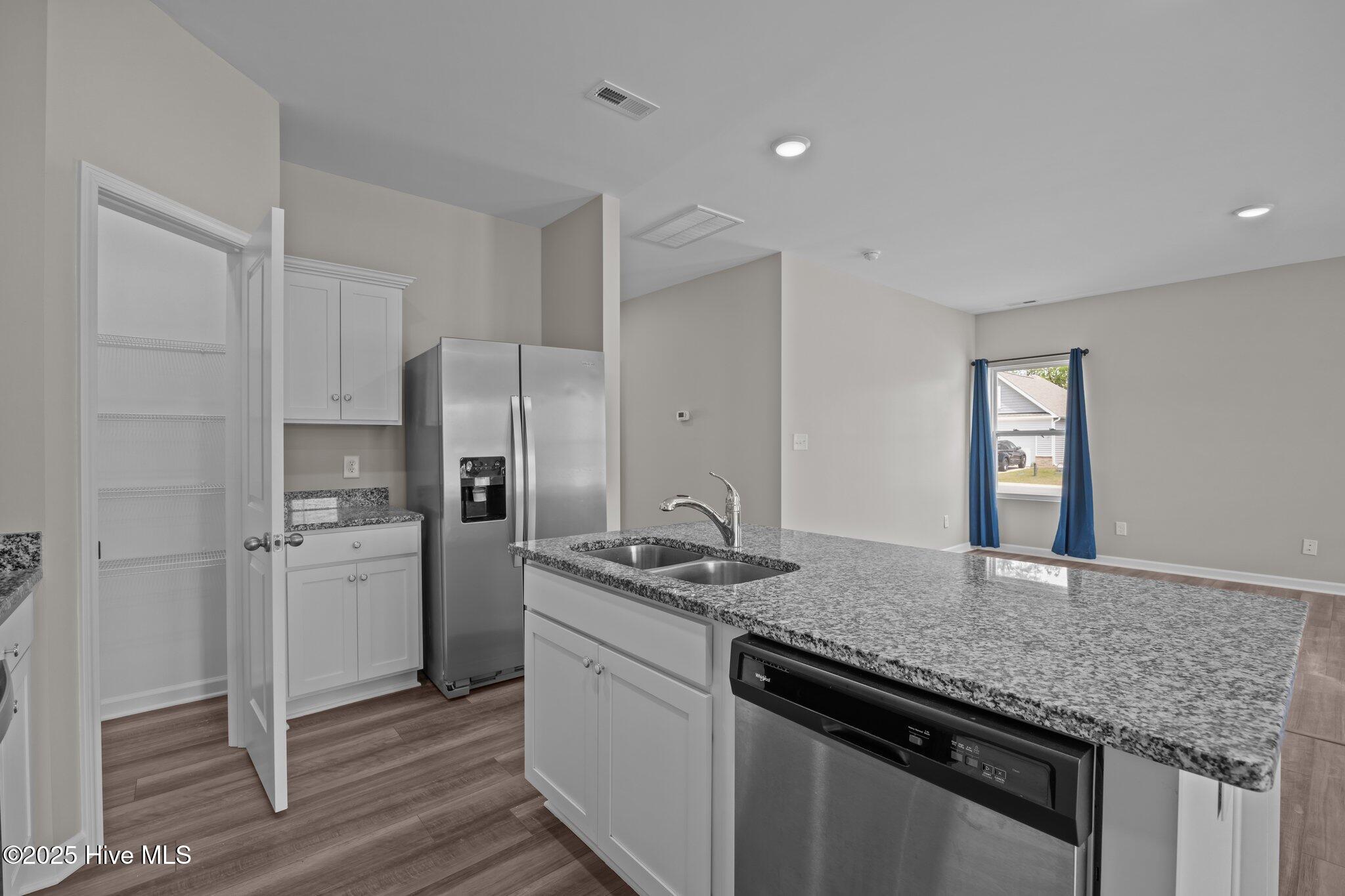 1008 Rodanthe Drive New Bern, NC 28562 - Photo 8 of 50 Kitchen Island with Seating