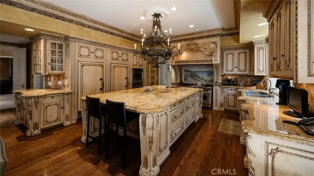 a kitchen that has a lot of cabinets in it
