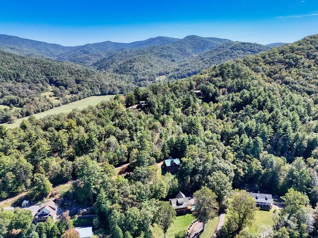 $599,000 | 5702 Valley View Drive, Hiawassee, GA 30546