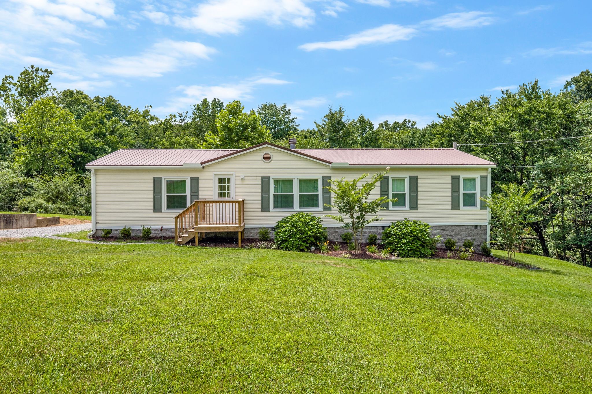 1005 Brummit Road Charlotte, TN 37036 - Photo 1 of 29 Gallery Image 1