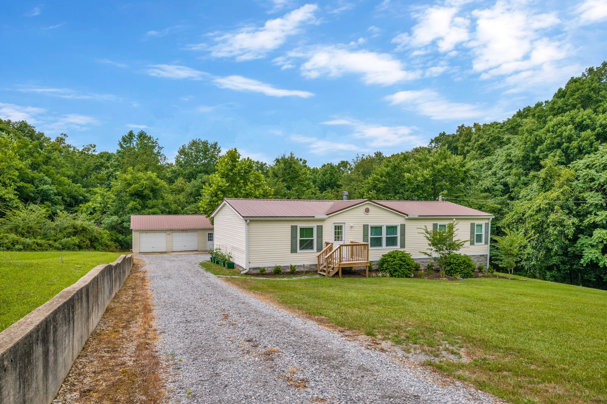 1005 Brummit Road Charlotte, TN 37036 - Photo 2 of 29 Gallery Image 2
