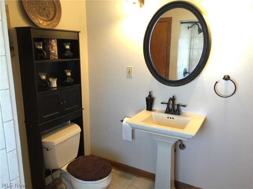 8110 Ackley Road Parma, OH 44129 - Photo 11 of 23
