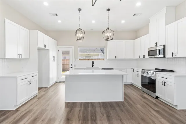 $324,900 | 2105 Zebrina Court, Bryan, TX 77807