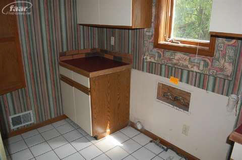 6101 South Irish Road Grand Blanc, MI 48439 - Photo 19 of 32 20403530-18.JPG