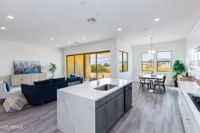 $795,000 | 562 North Sun Road, Apache Junction, AZ 85119