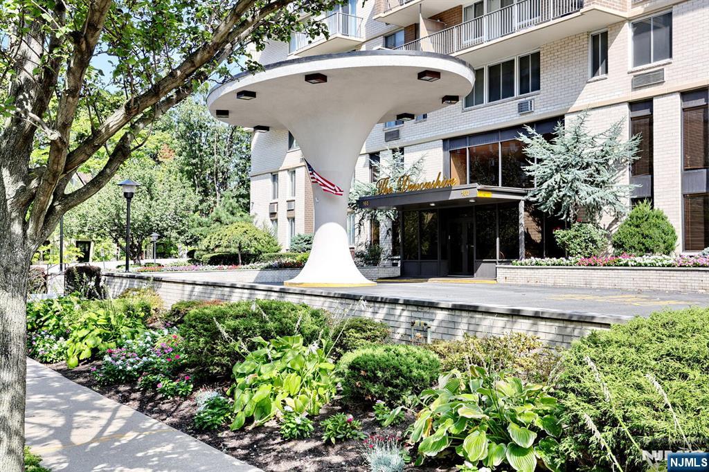 160 Overlook Avenue, Unit 2D Hackensack, NJ 07601 - Photo 2 of 28