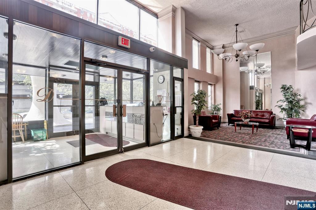 160 Overlook Avenue, Unit 2D Hackensack, NJ 07601 - Photo 4 of 28