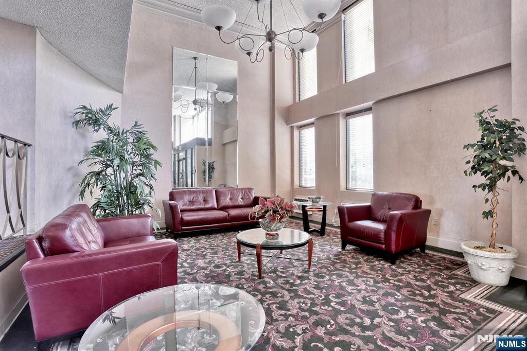 160 Overlook Avenue, Unit 2D Hackensack, NJ 07601 - Photo 6 of 28