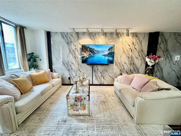 $2,300 | 160 Overlook Avenue, Unit 2D, Hackensack, NJ 07601