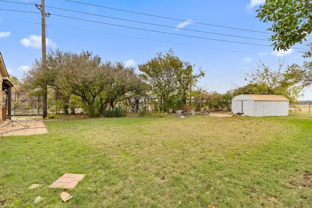 a house view with swimming pool