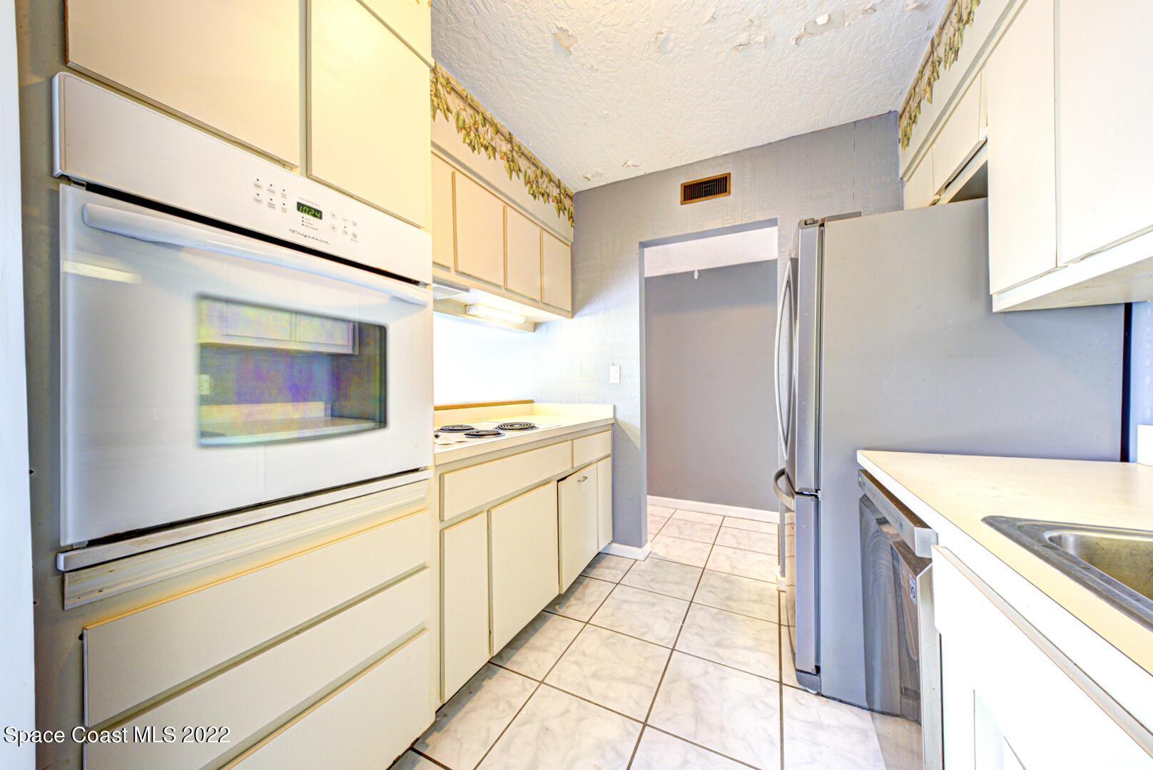620 Java Road Cocoa Beach, FL 32931 - Photo 14 of 39 a kitchen with stainless steel appliances granite countertop a refrigerator and a stove
