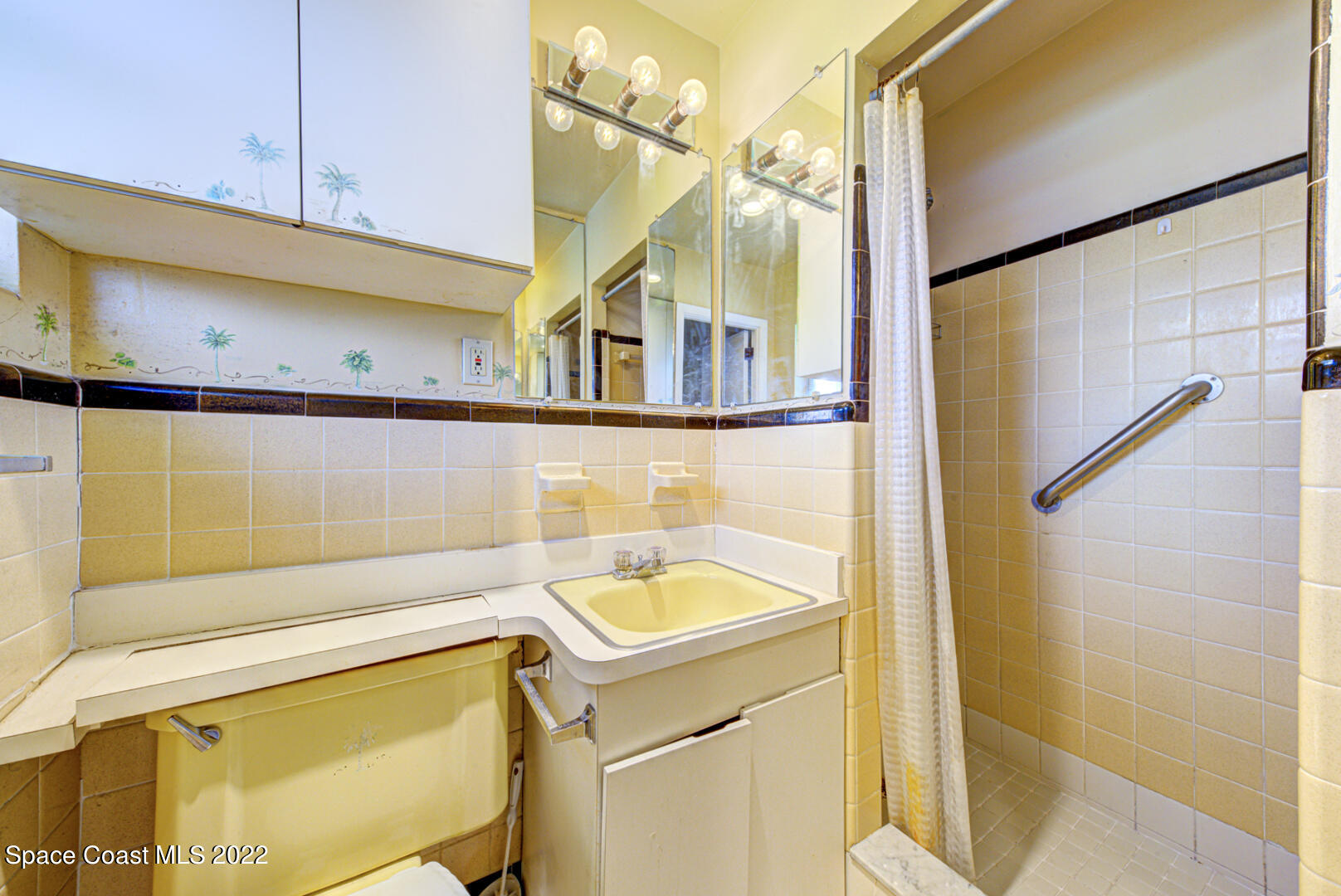 620 Java Road Cocoa Beach, FL 32931 - Photo 20 of 39 a bathroom with a sink and a bathtub