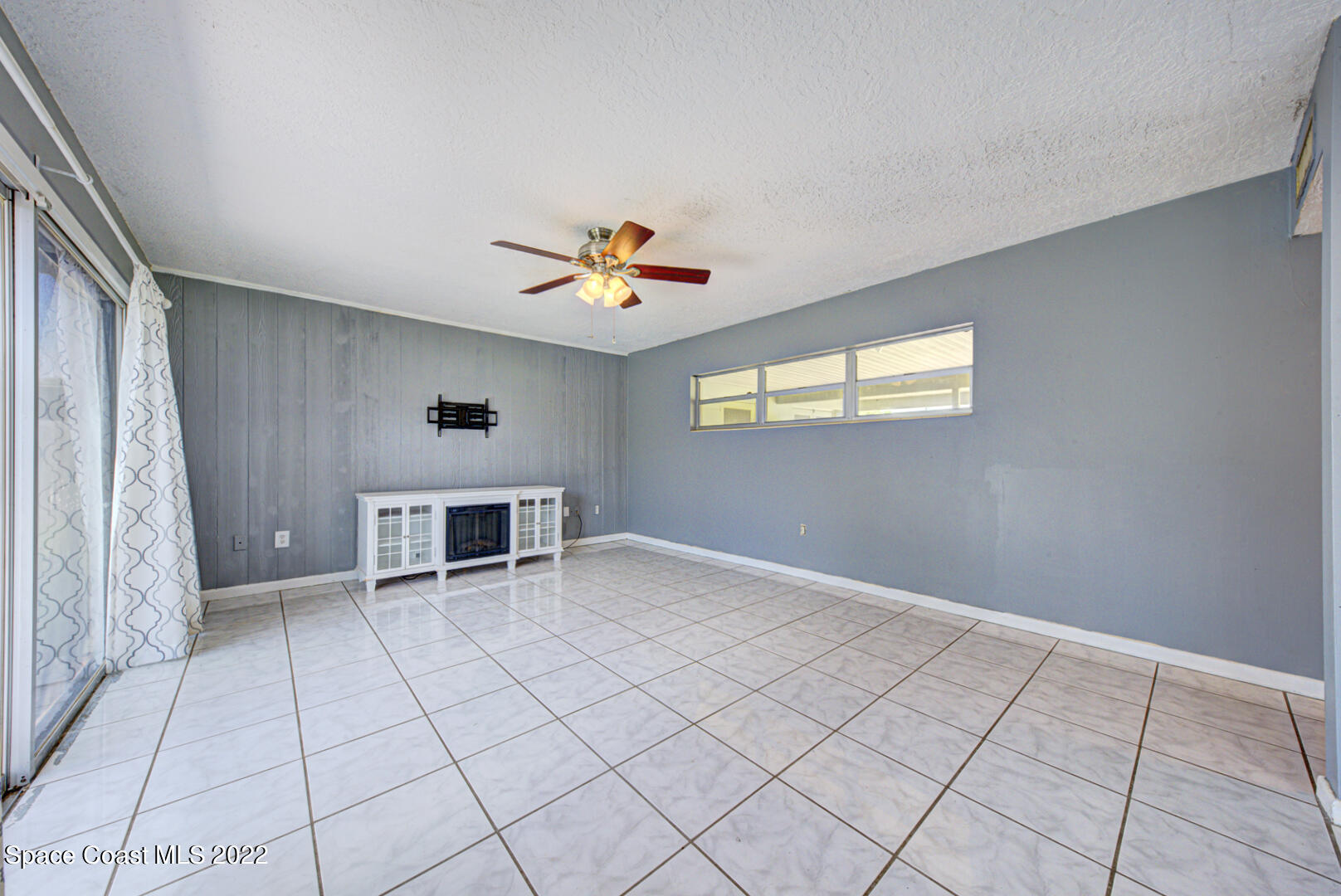 620 Java Road Cocoa Beach, FL 32931 - Photo 10 of 39 living room